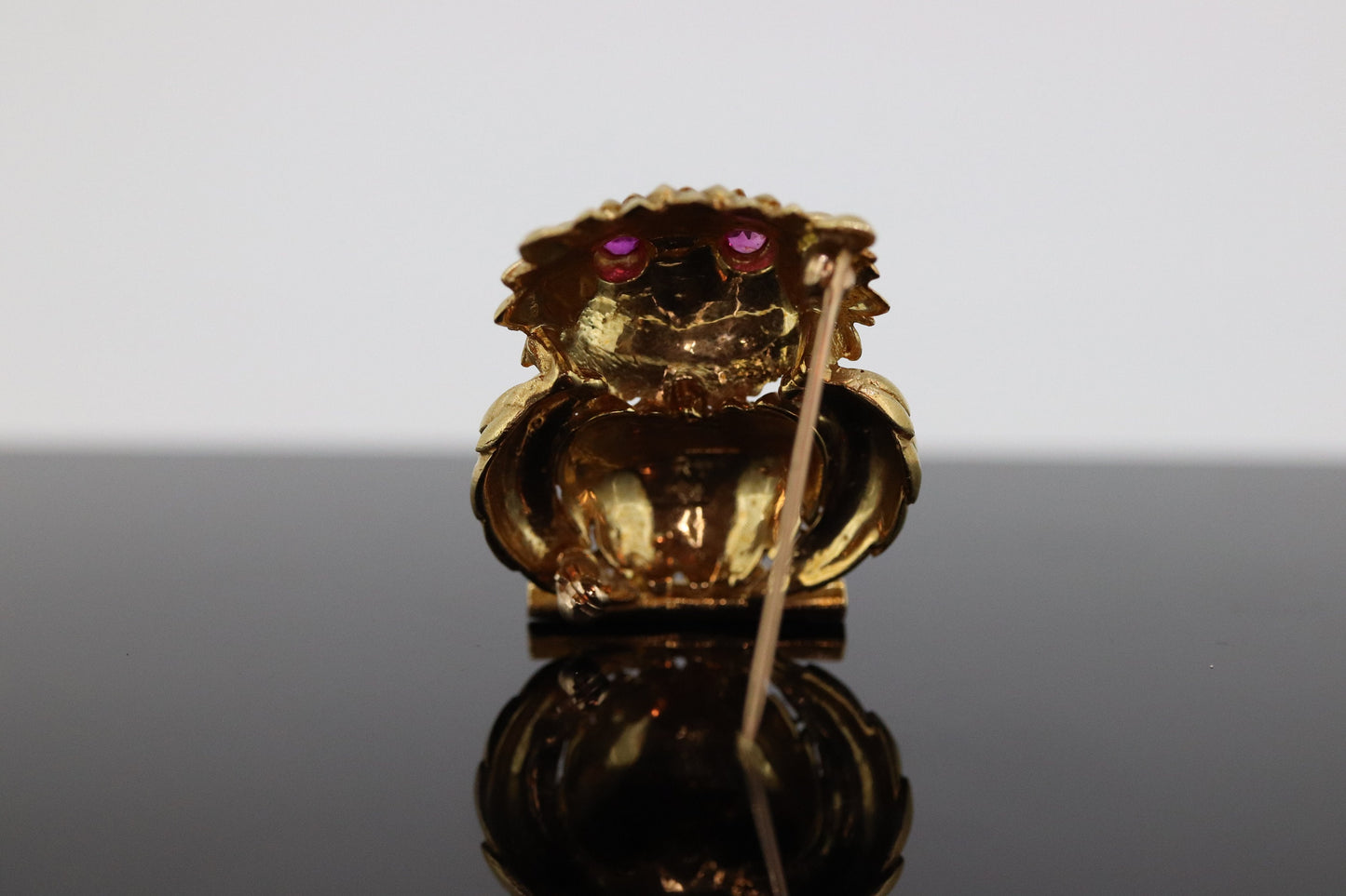 18k Owl Brooch. 3D Wise OWL with Ruby Eyes Brooch. 18k Yellow Gold Owl Pendant. st(637)
