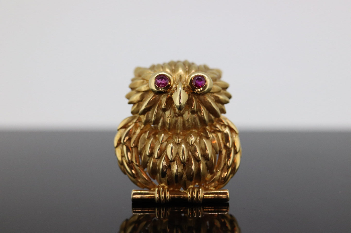 18k Owl Brooch. 3D Wise OWL with Ruby Eyes Brooch. 18k Yellow Gold Owl Pendant. st(637)