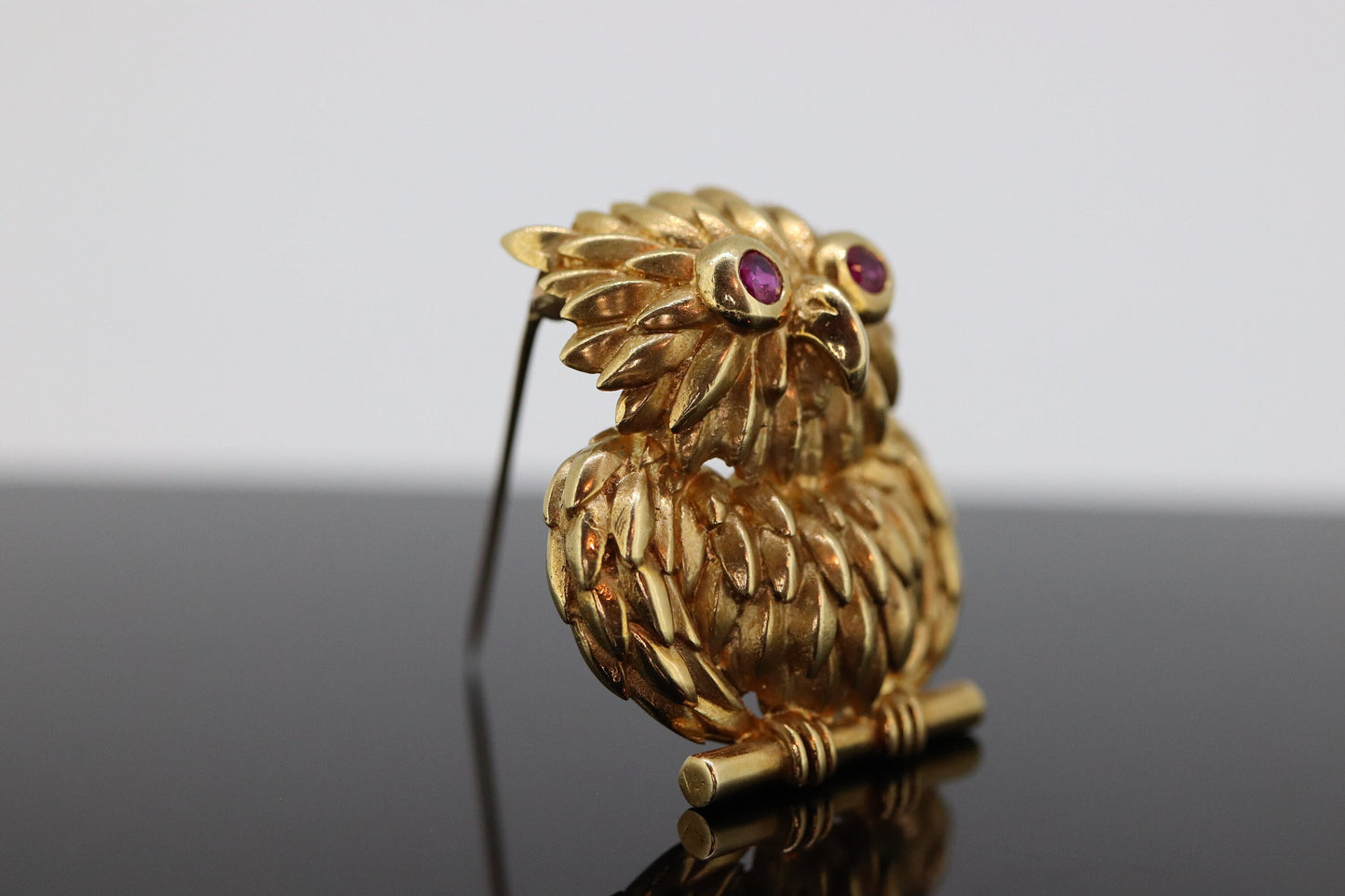 18k Owl Brooch. 3D Wise OWL with Ruby Eyes Brooch. 18k Yellow Gold Owl Pendant. st(637)