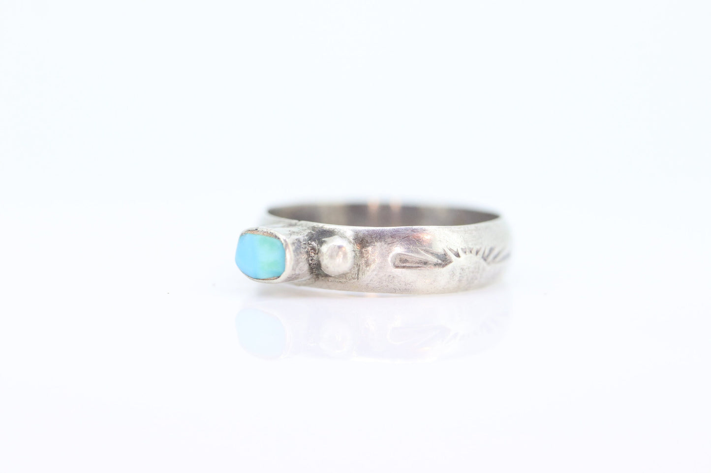 Zuni Navajo Sterling Silver BAnd ring. Turquoise Bezel set Ring. St(15)