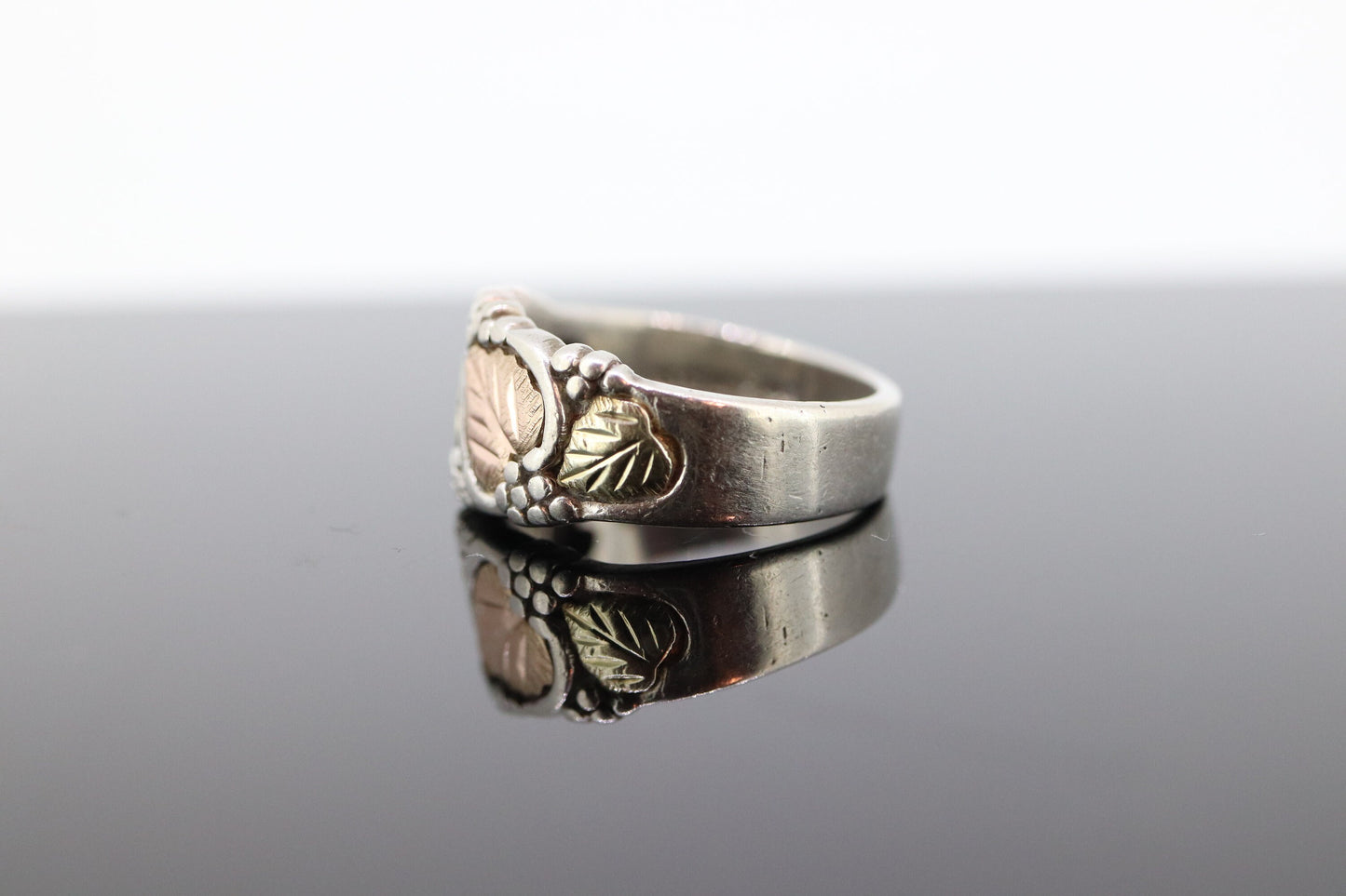 Black Hills Gold Sterling Silver Band. 10k Black Hills Gold Inlays ring. st29