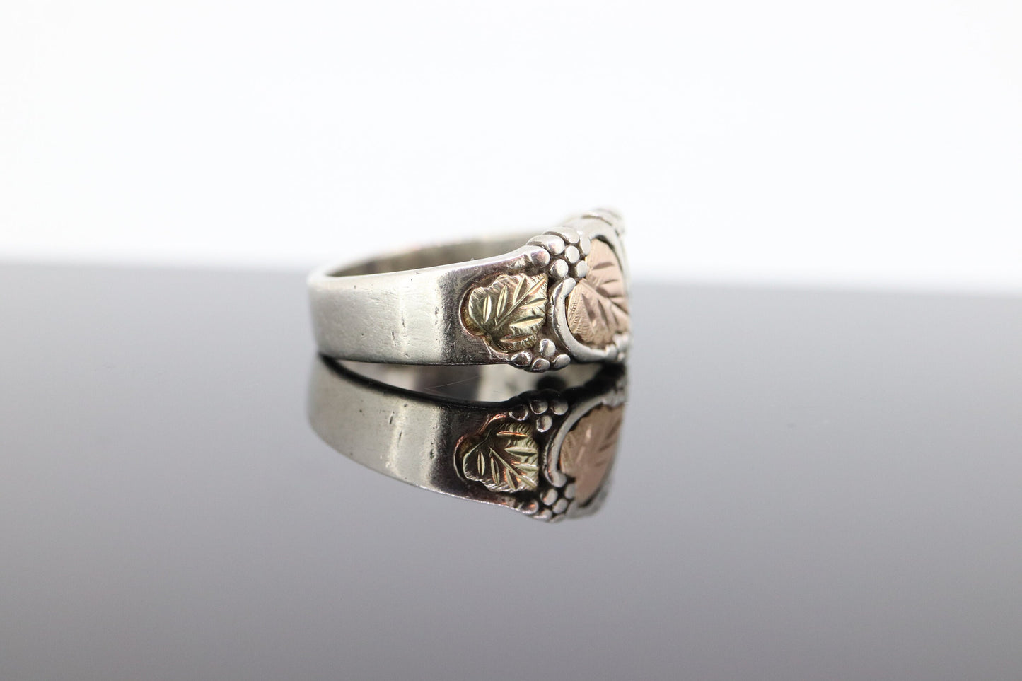 Black Hills Gold Sterling Silver Band. 10k Black Hills Gold Inlays ring. st29