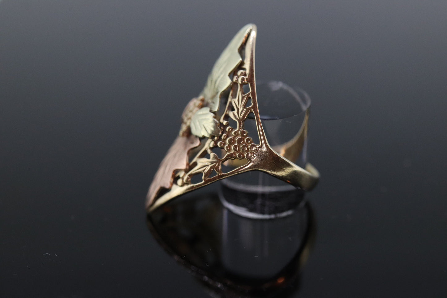 Black Hills Gold Marquise shaped Ring. 10k Multi-Tone Black Hills Gold Statement Ring. st(126/50)