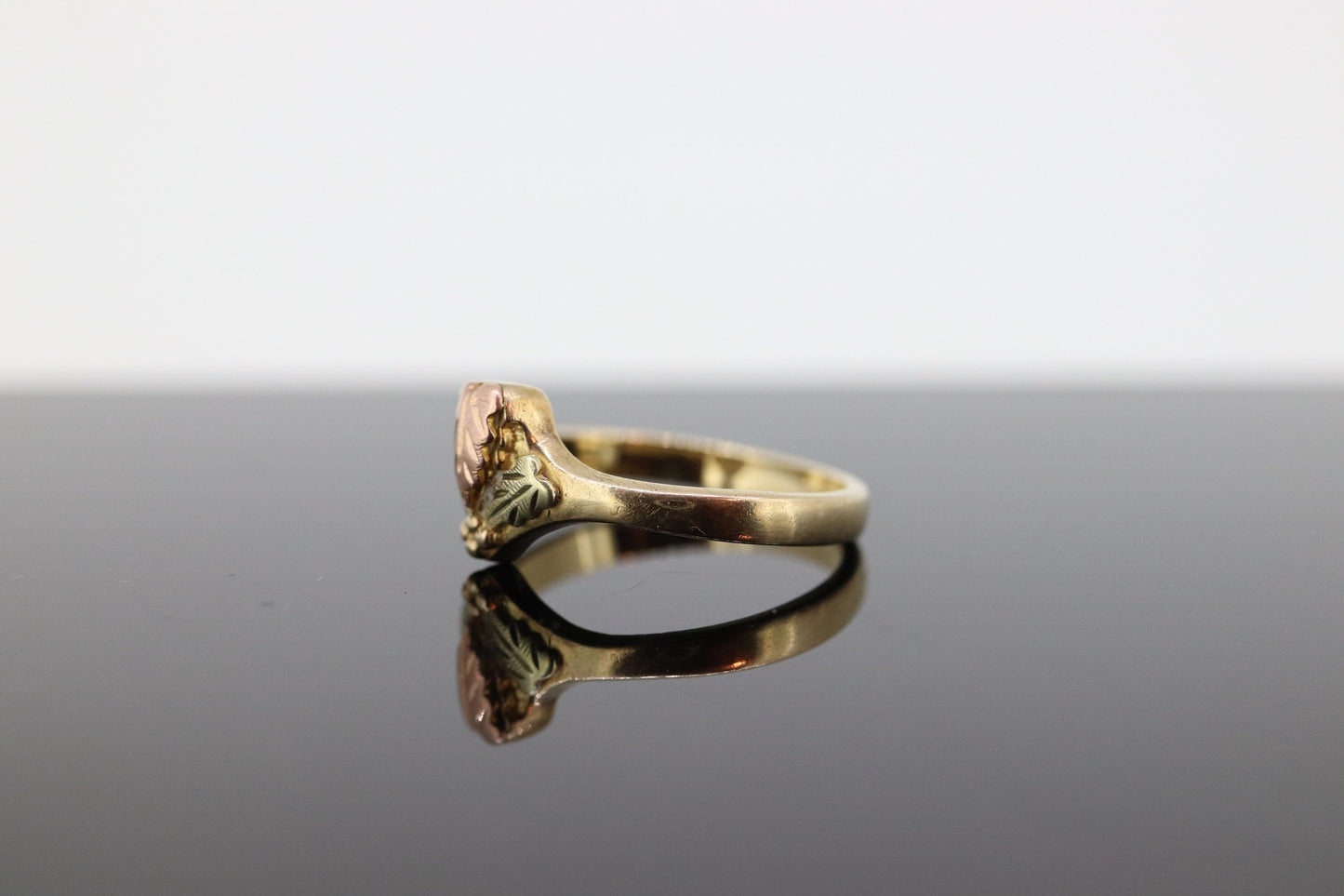 Black Hills Gold Ring. 10k Black Hills Gold wedding band. Vintage Black Hills gold. st(95)