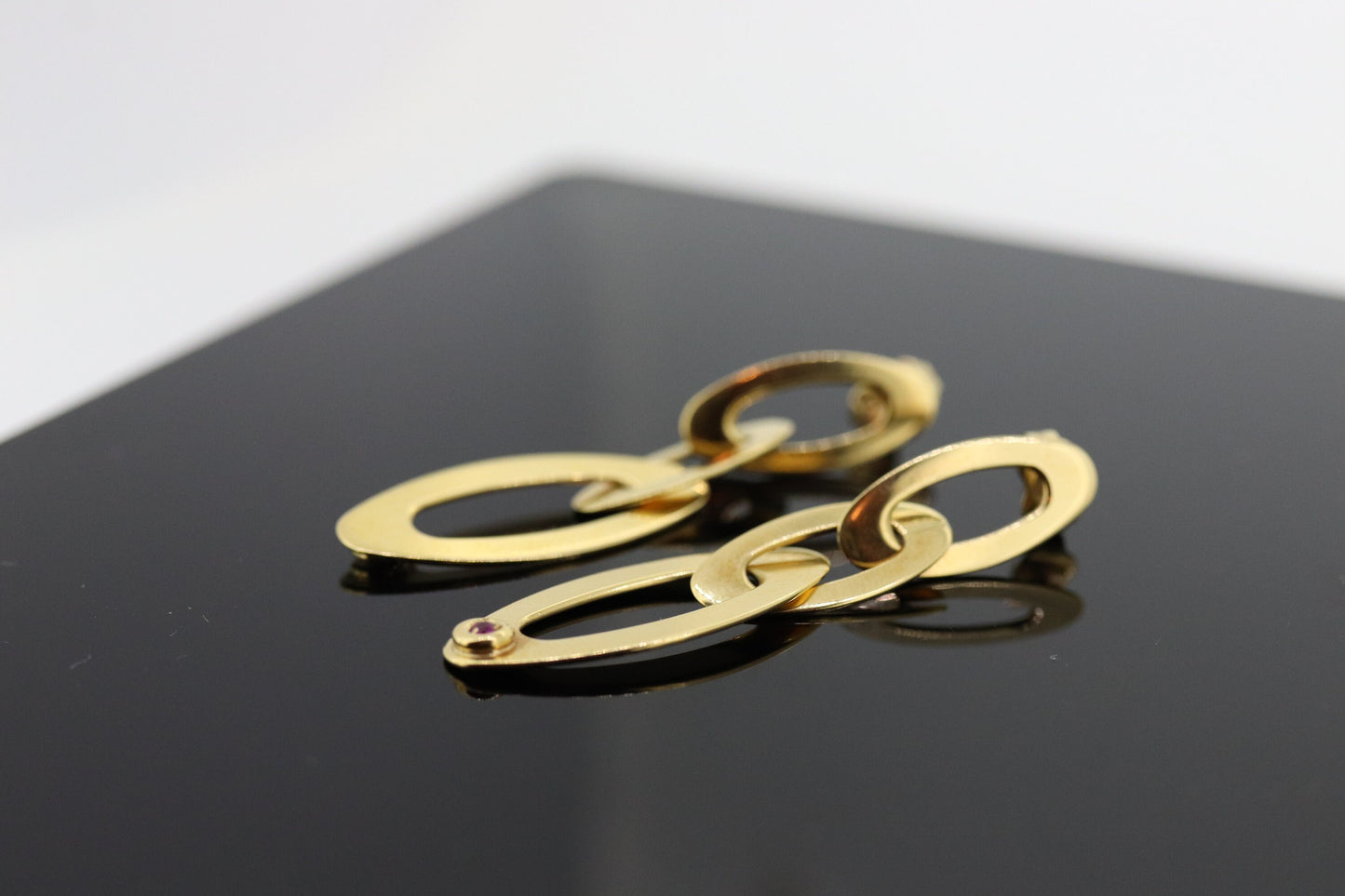 Roberto Coin 18k Drop Earrings. Chic and Shine Roberto Coin. Roberto Coin Collection Dangle Link. st(615)