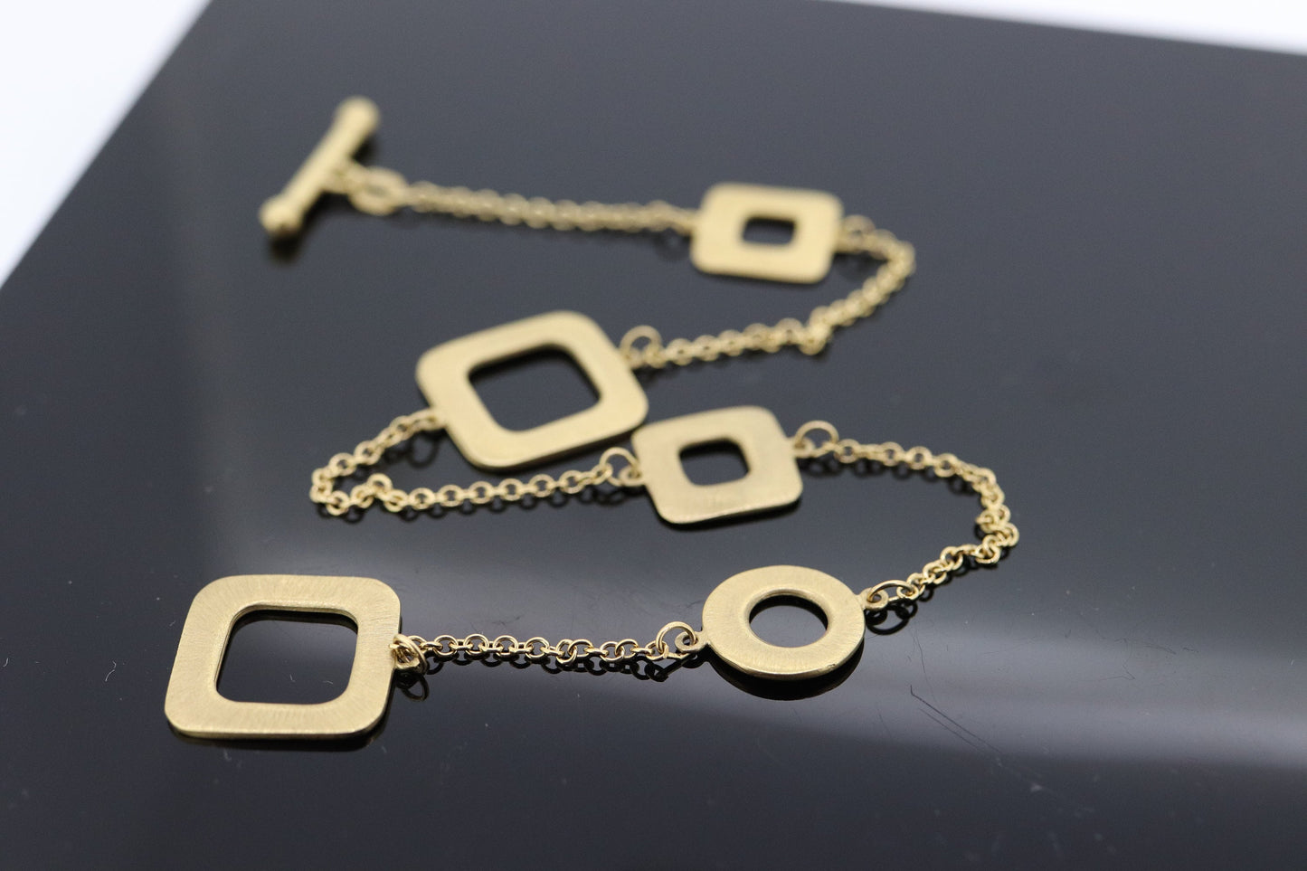 Roberto Coin 18k Yellow Gold Toggle Bracelet. Brushed Square Loop Link Bracelet. Roberto Coin Chain Bracelet. st(4/16)