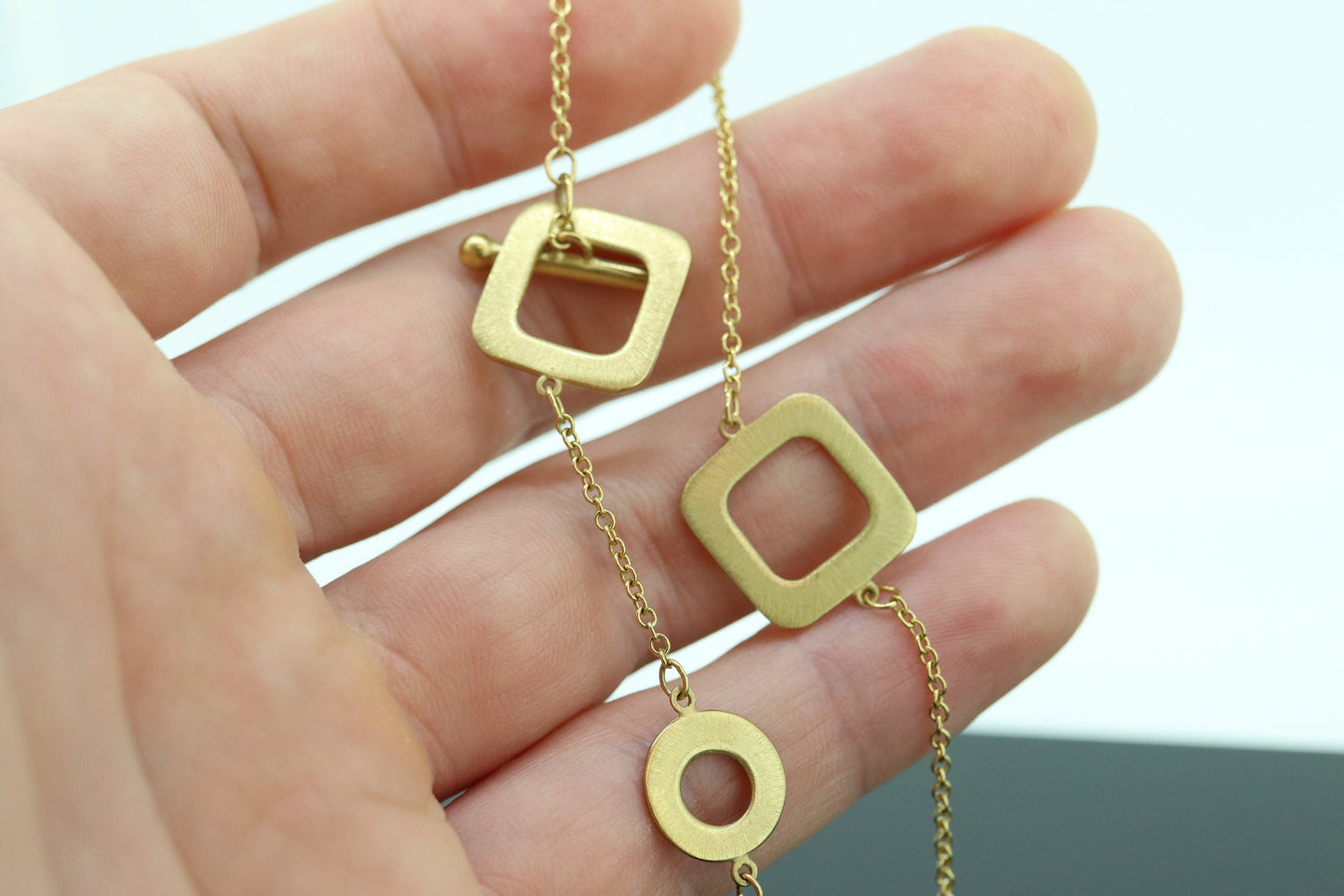 Roberto Coin 18k Yellow Gold Toggle Bracelet. Brushed Square Loop Link Bracelet. Roberto Coin Chain Bracelet. st(4/16)