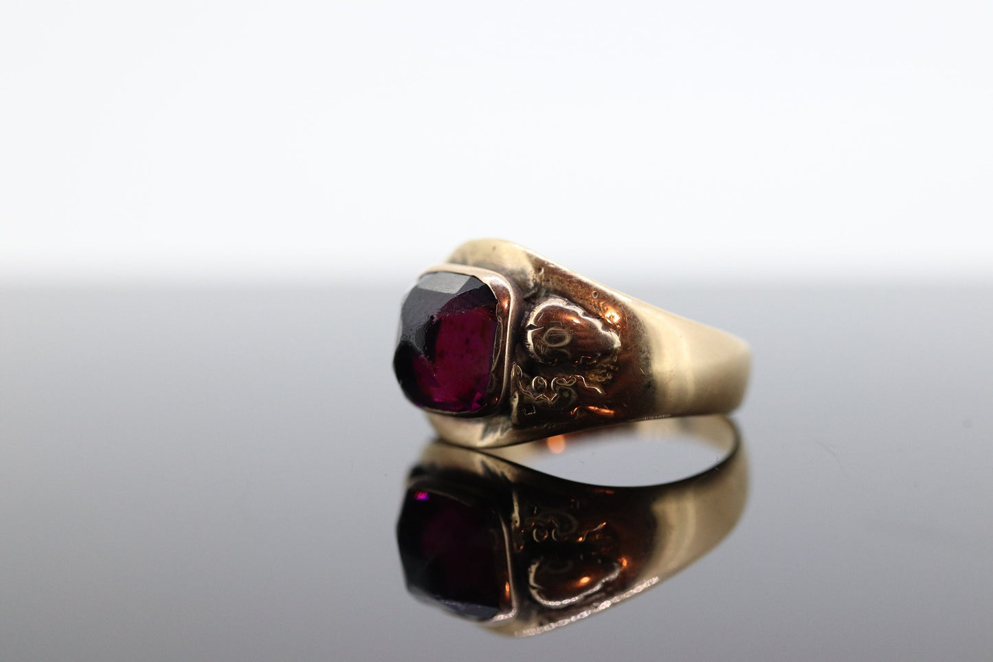 Antique Black Hills Gold ring. 10k Pyramid Garnet Black Hill Ring. Black Hills GARNET Antique. st(104)
