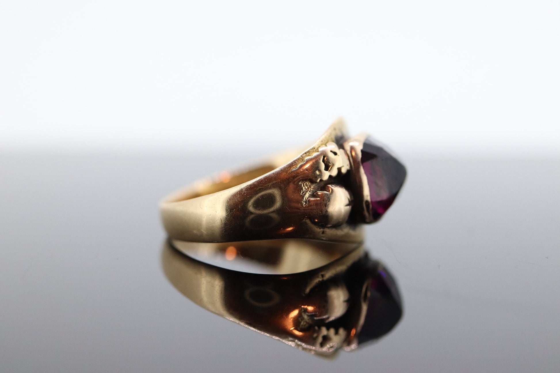 Antique Black Hills Gold ring. 10k Pyramid Garnet Black Hill Ring. Black Hills GARNET Antique. st(104)