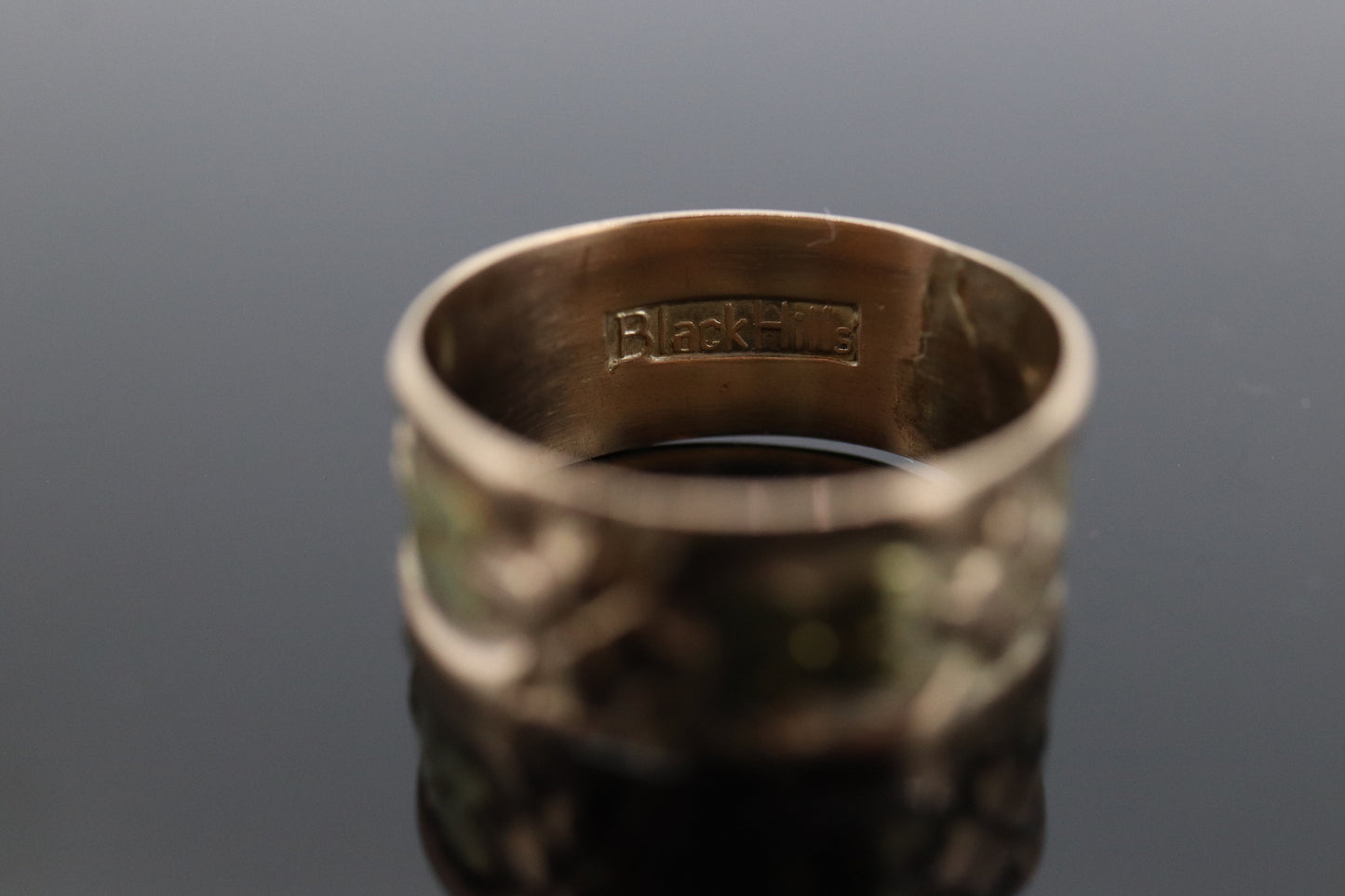 Antique Black Hills Gold ring. 10k Victorian Cigar Black Hill Band. Black Hills Gold BAND Antique. st(115)