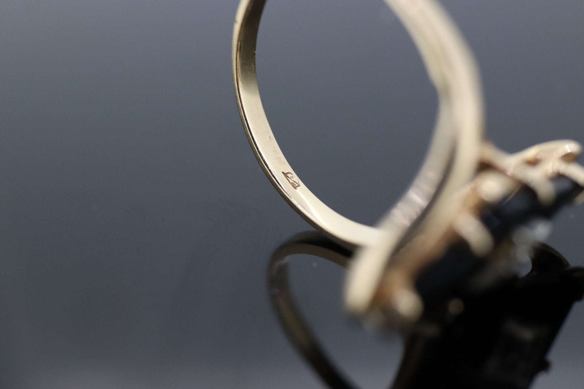 10k ONYX and diamond ring. KITE Rhombus Onyx set victorian mourning ring. st(138)