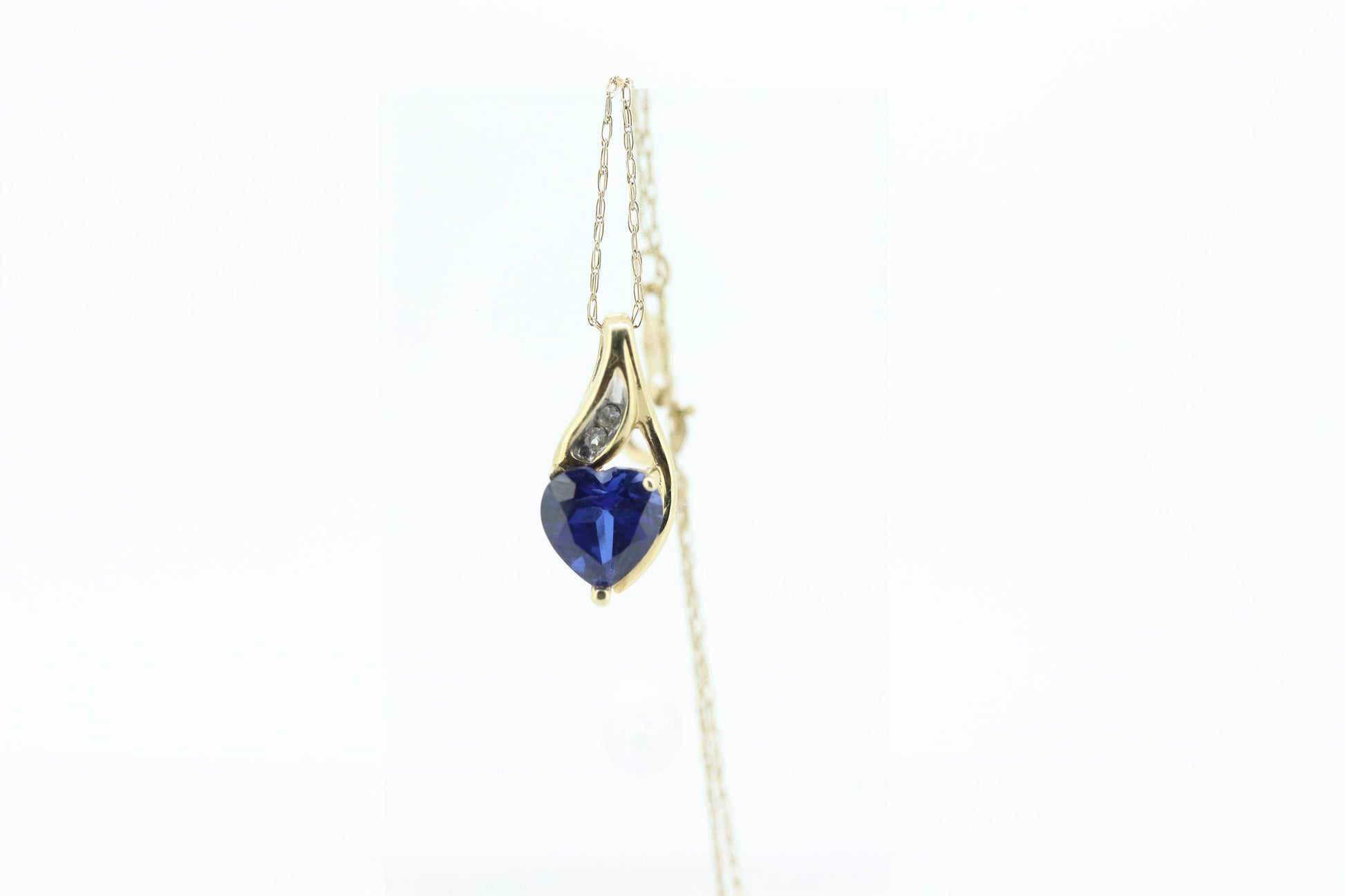 Blue Sapphire and diamond drop pendant. 10k precious heart sapphire pendant necklace. st(86)
