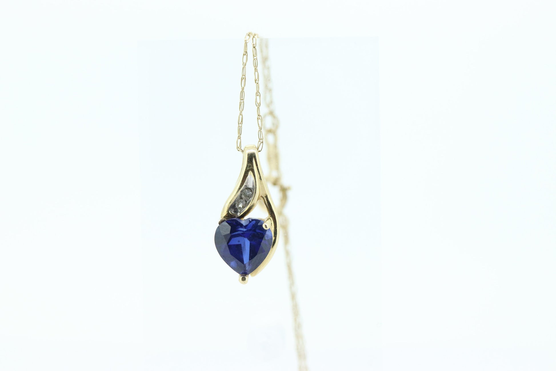 Blue Sapphire and diamond drop pendant. 10k precious heart sapphire pendant necklace. st(86)