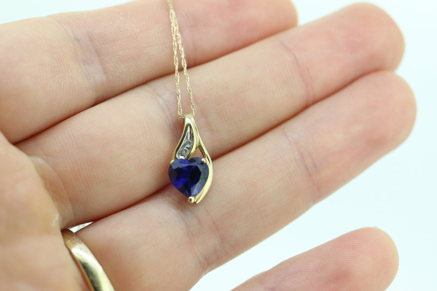 Blue Sapphire and diamond drop pendant. 10k precious heart sapphire pendant necklace. st(86)