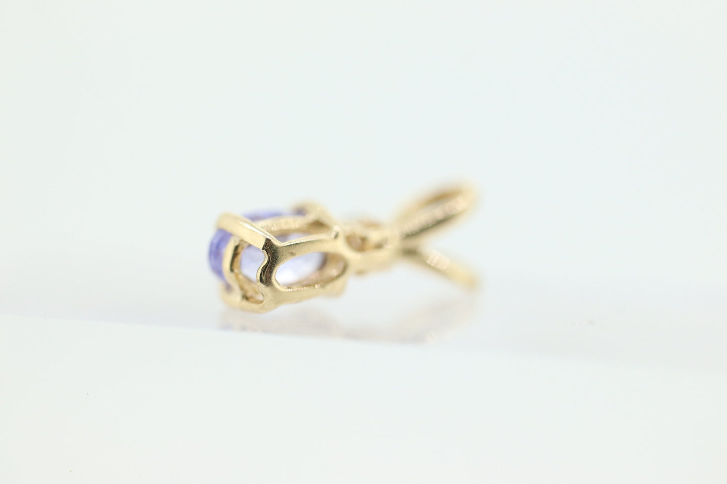 14k Tanzanite and diamond Pendant. Dainty Oval cut Tanzanite Solitaire Pendant. st(50)