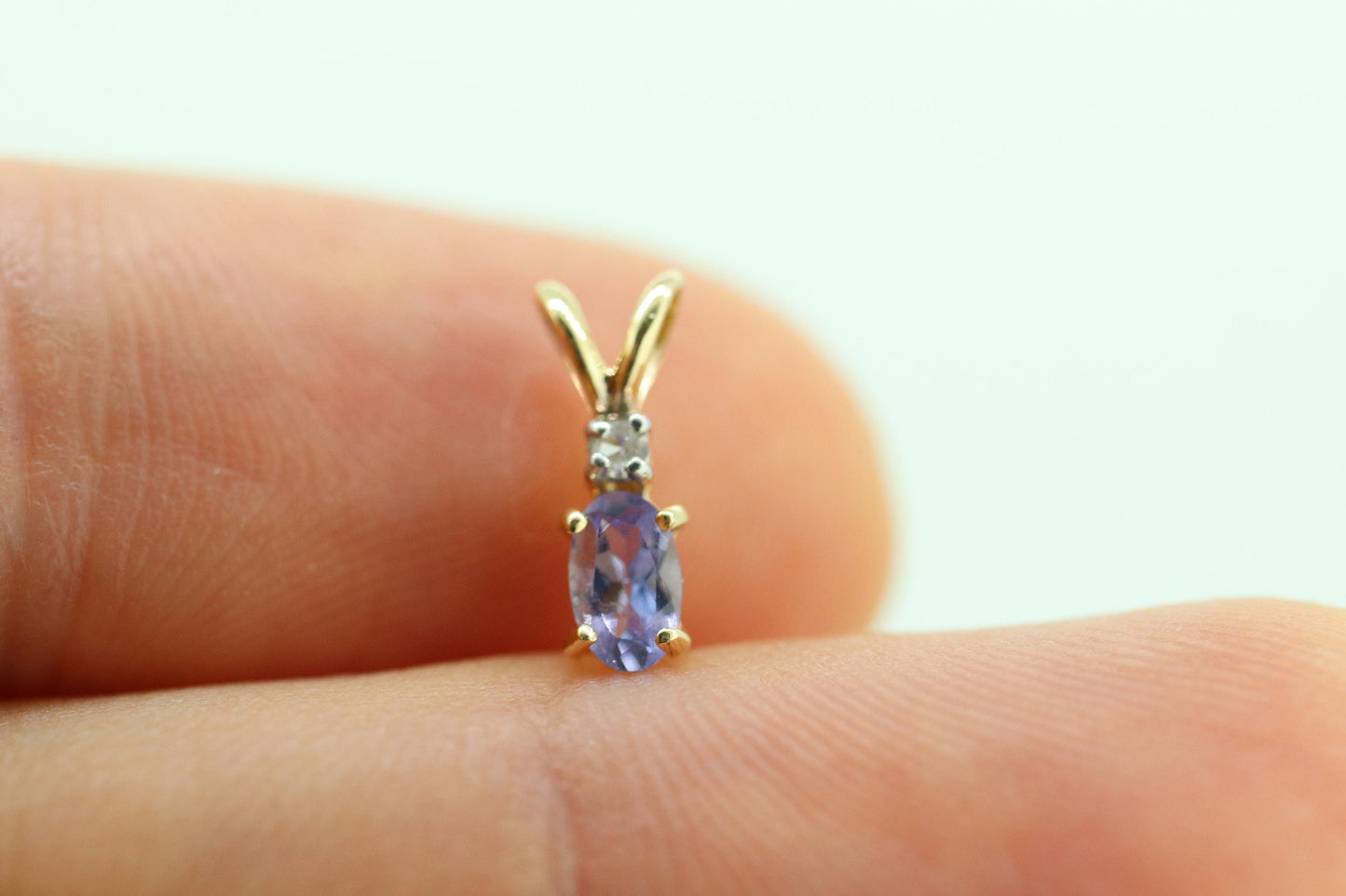 14k Tanzanite and diamond Pendant. Dainty Oval cut Tanzanite Solitaire Pendant. st(50)