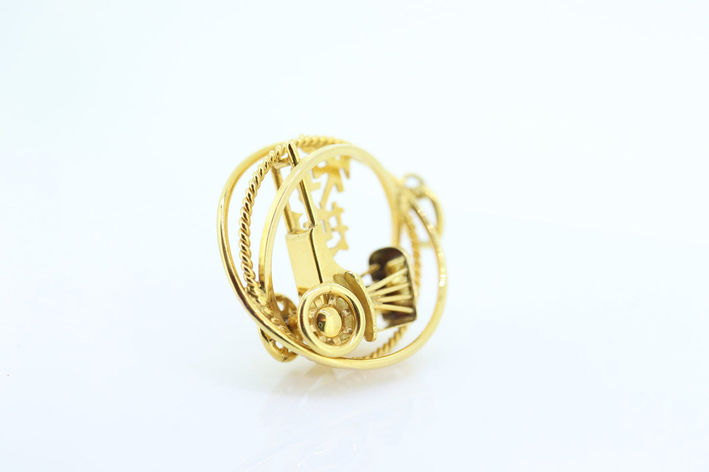 14k CHINESE RICKSHAW cart carriage Medallion pendant. 14k 3D Cart BUGGY rickshaw Geometric Charm st(92)