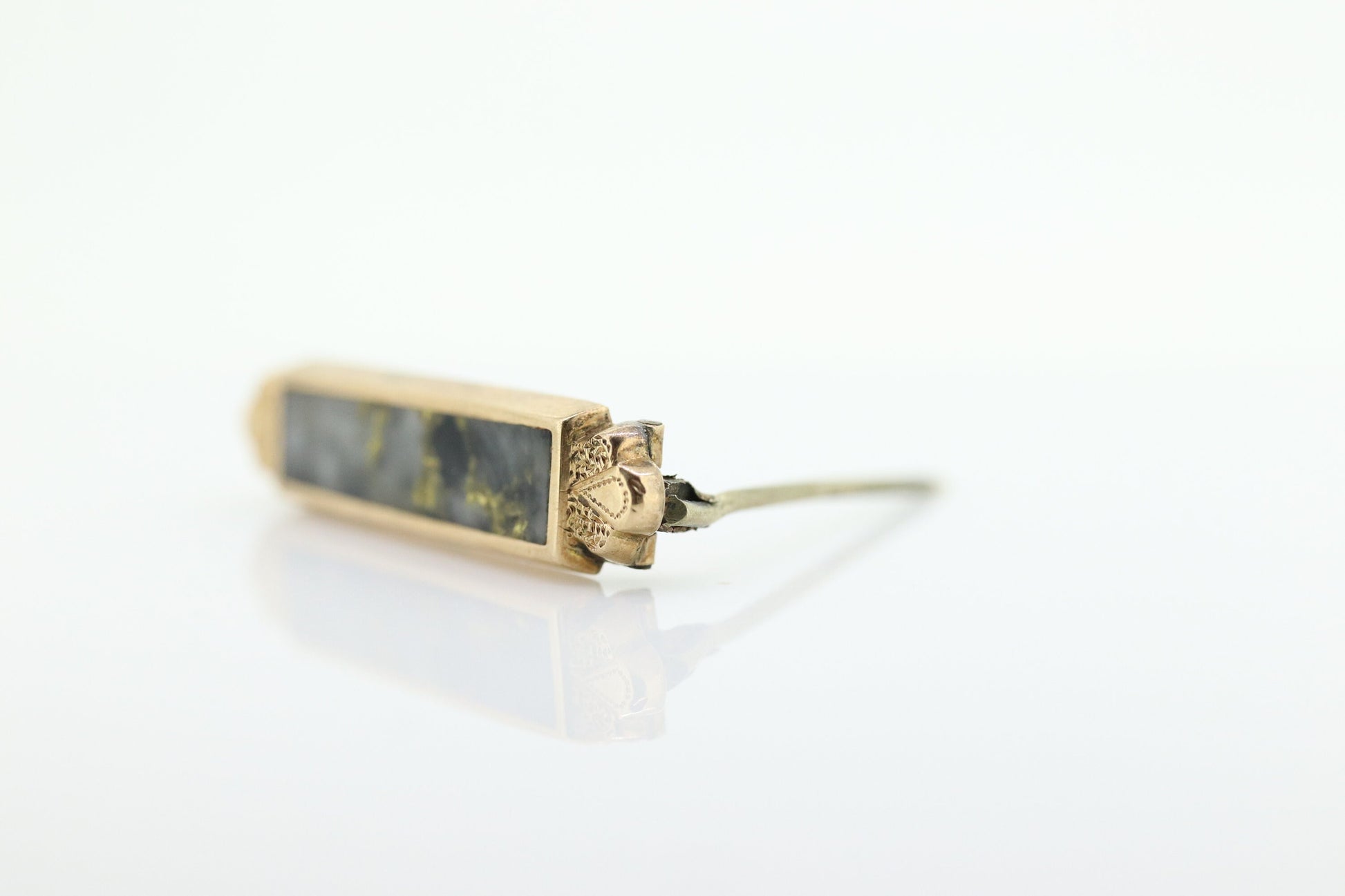 10k Quartz Agate Seed Victorian Lingerie bar brooch or lingerie pin. Gold Vein Agate brooch pin. st(55)