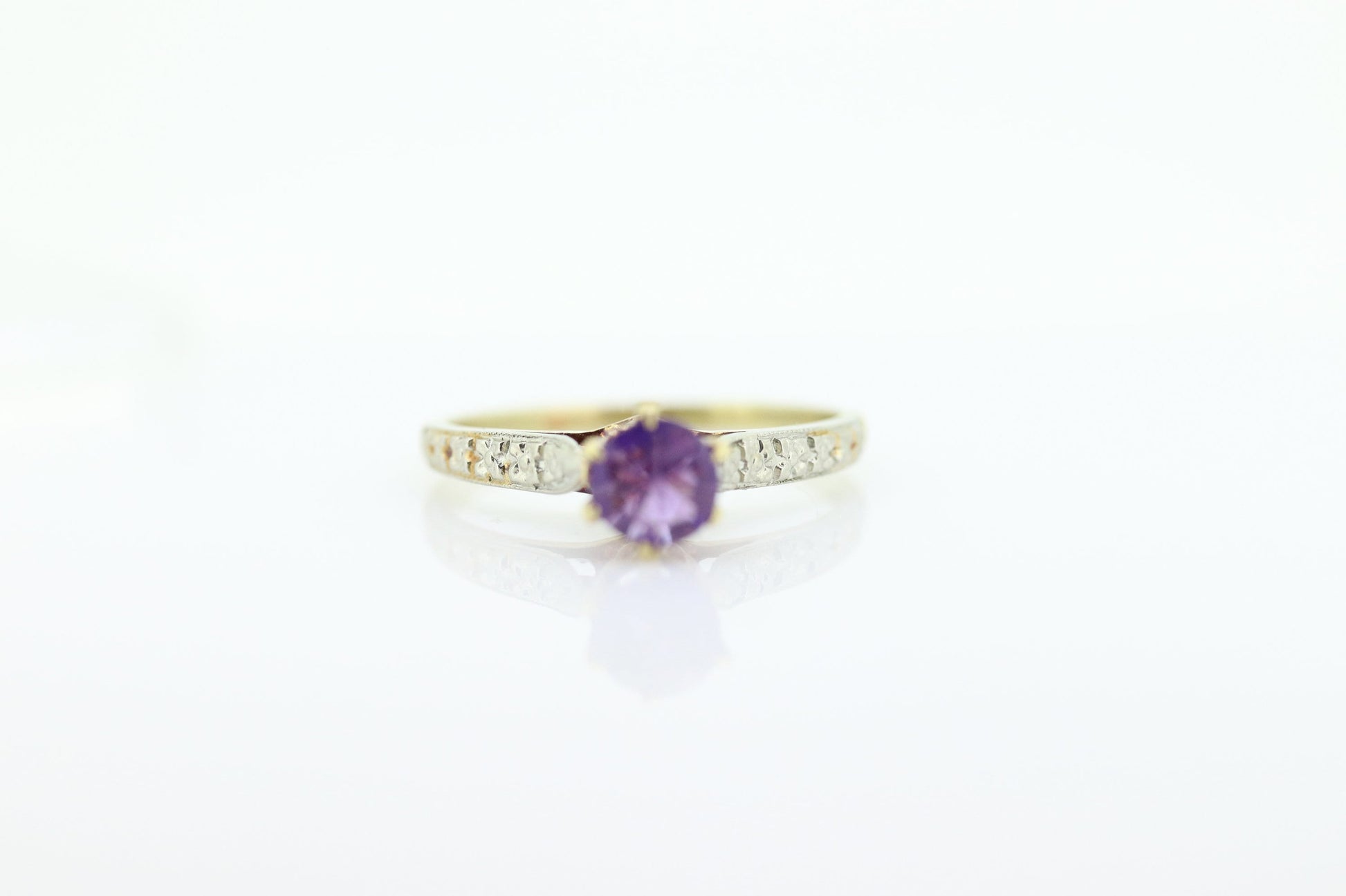 Art Deco Amethyst Ring. 14k Gold Filigree Design. Engagement Ring from Art Deco 1920 Era. High Cathedral setting. st(63)