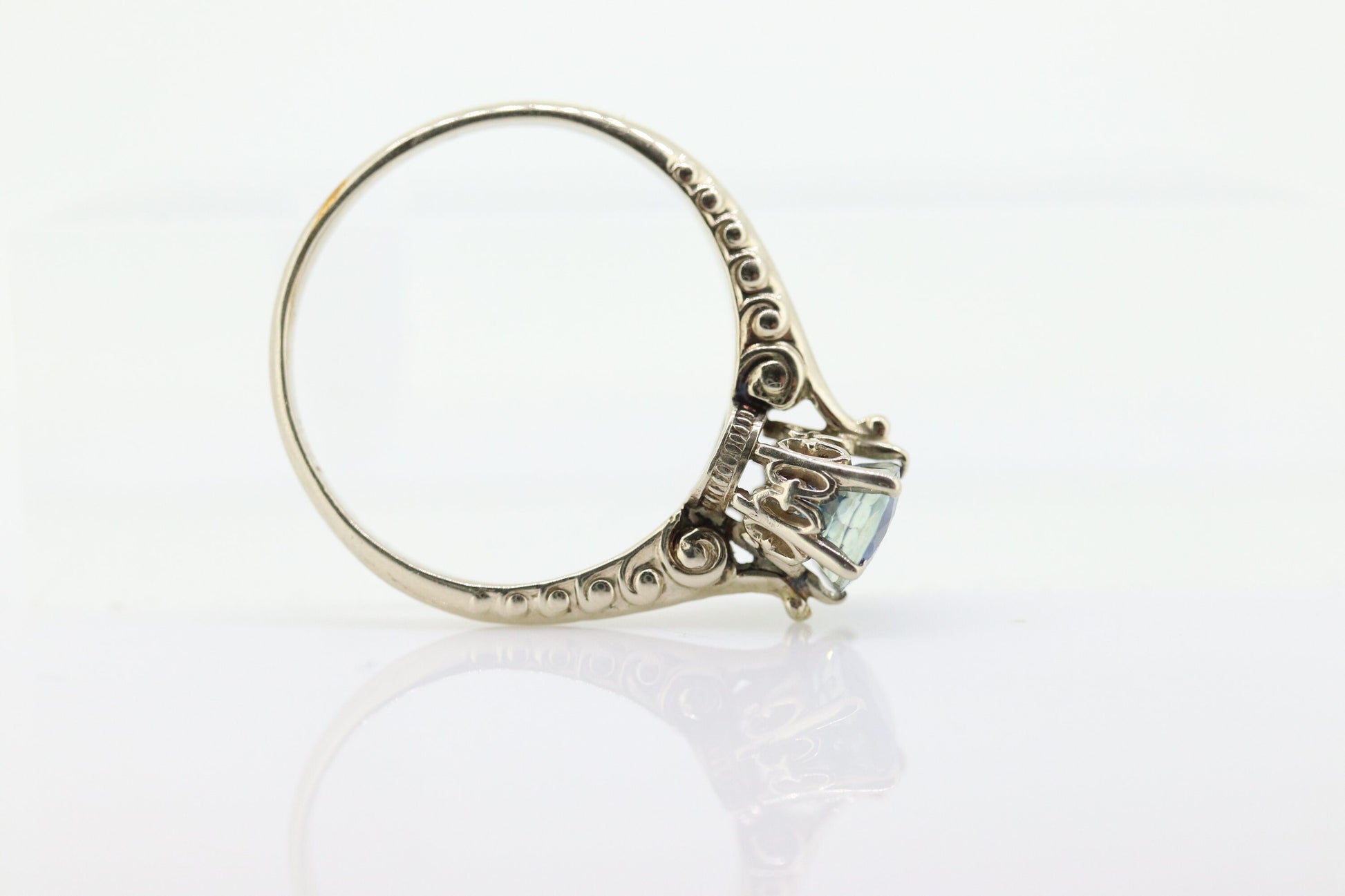 Large oval Sapphire 14k solitaire ring. 14k white gold Art deco engraved designs and high cathedral. st(63)