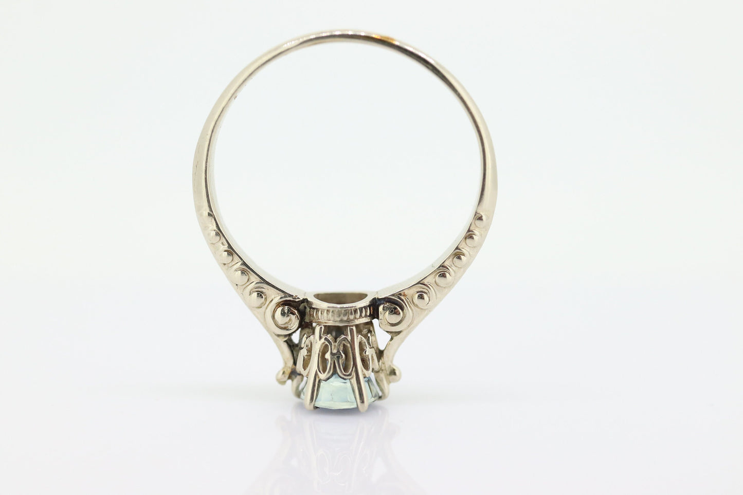 Large oval Sapphire 14k solitaire ring. 14k white gold Art deco engraved designs and high cathedral. st(63)
