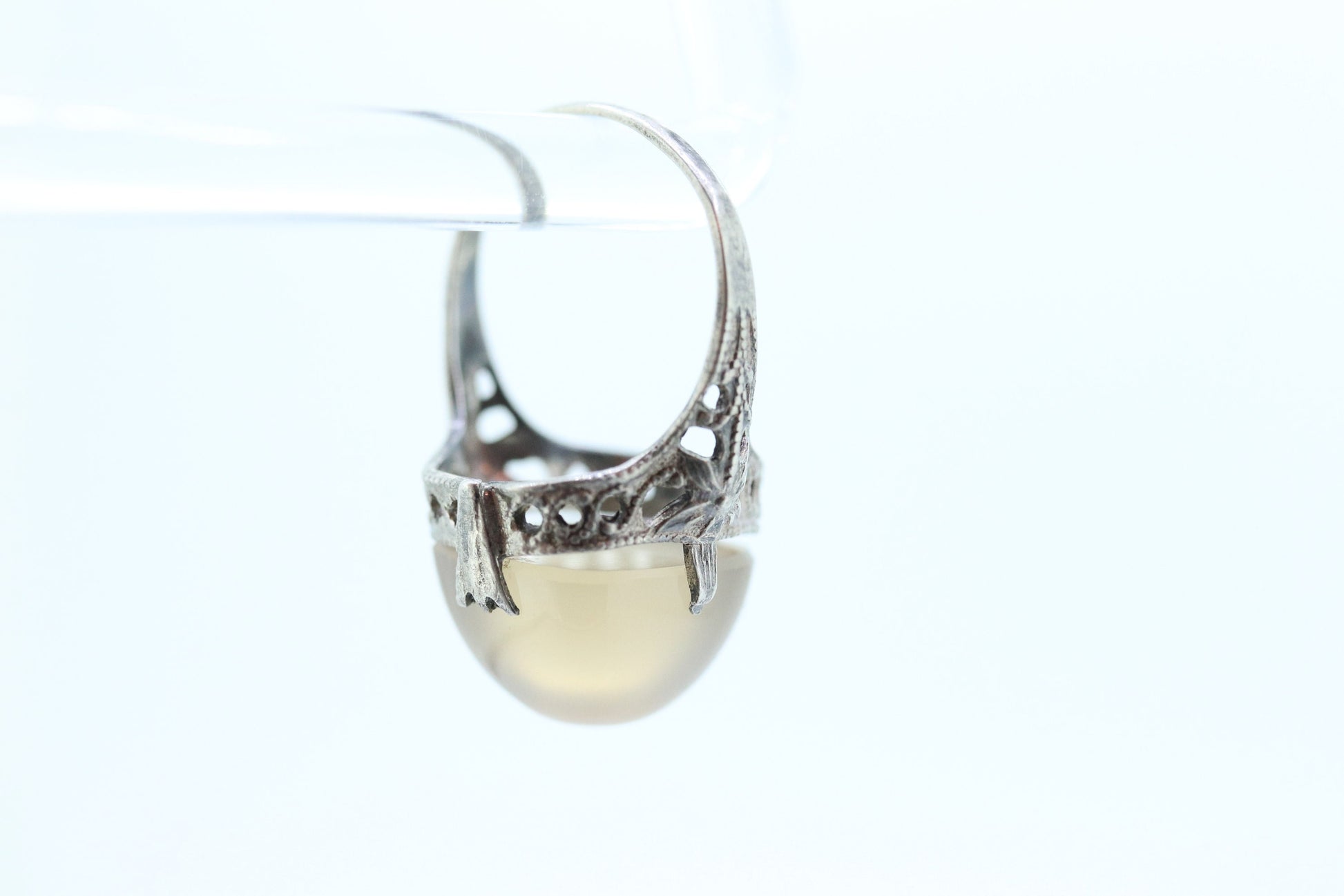 Victorian MOONSTONE Pyramid Cabochon Claw set ring. Antique Sterling Silver Moonstone ring. st(58)