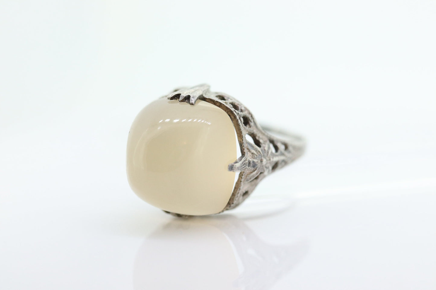 Victorian MOONSTONE Pyramid Cabochon Claw set ring. Antique Sterling Silver Moonstone ring. st(58)
