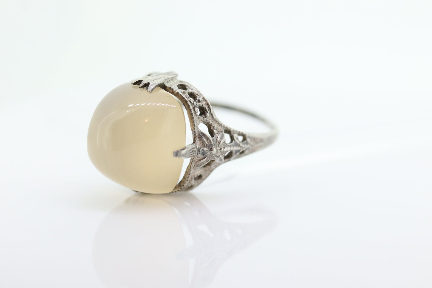 Victorian MOONSTONE Pyramid Cabochon Claw set ring. Antique Sterling Silver Moonstone ring. st(58)