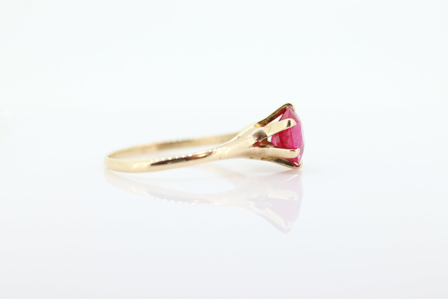 10k Large Ruby Claw set ring. Victorian claw setting 10k ruby solitaire ring. st(40)
