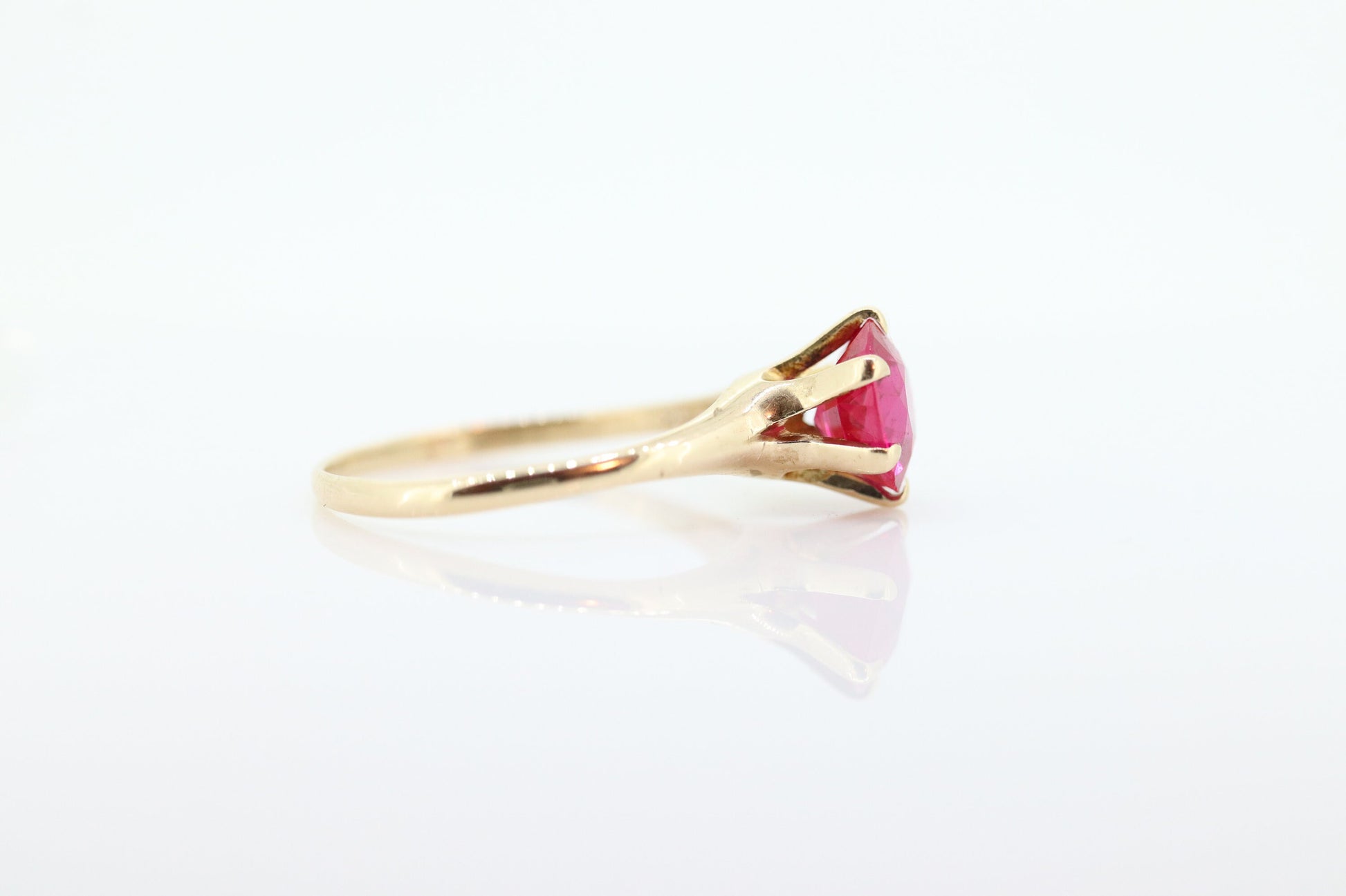 10k Large Ruby Claw set ring. Victorian claw setting 10k ruby solitaire ring. st(40)