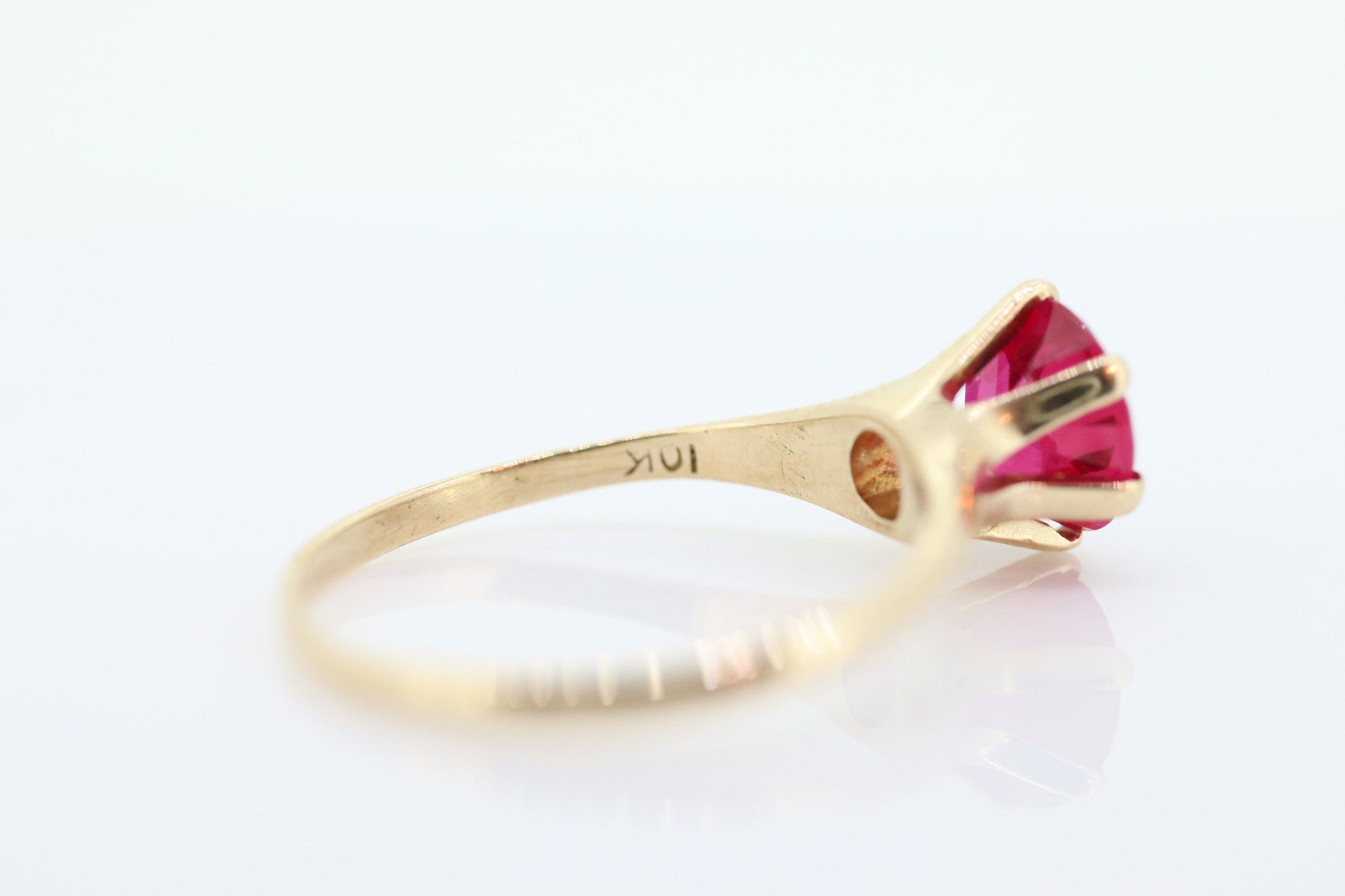 10k Large Ruby Claw set ring. Victorian claw setting 10k ruby solitaire ring. st(40)