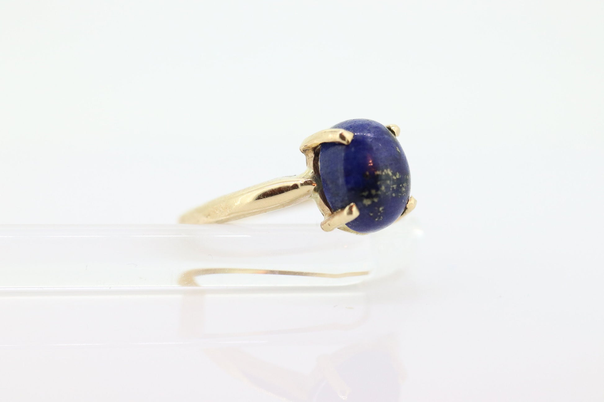 14k Blue Lapis Lazuli  Ring. Vintage 14k Yellow Gold Lapis Prong Set. Large Lapis Egg Very unique. St(74)