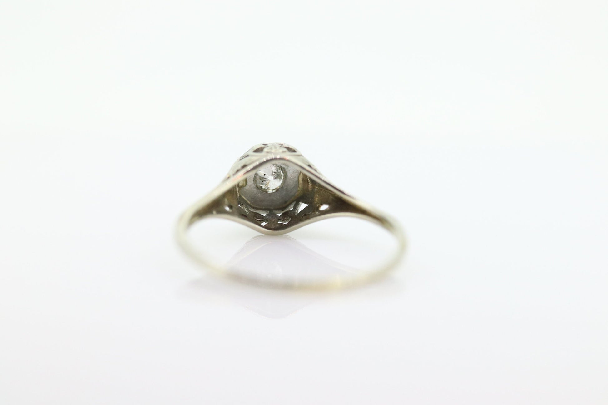 18k Art Deco Diamond ring. 18k White Gold Filigree Ring. Engraved Flower Blossom ring. st(98)