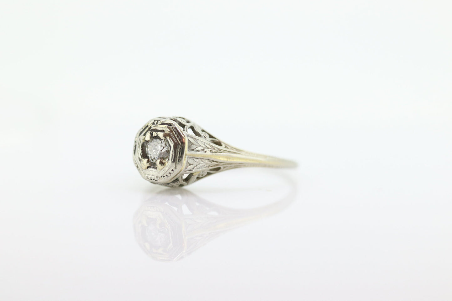 18k Art Deco Diamond ring. 18k White Gold Filigree Ring. Engraved Flower Blossom ring. st(98)
