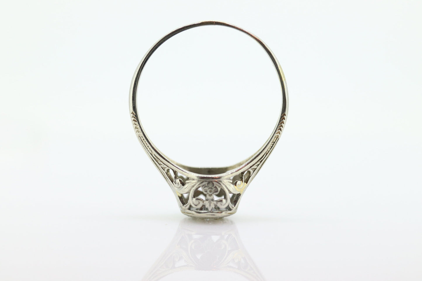 18k Art Deco Diamond ring. 18k White Gold Filigree Ring. Engraved Flower Blossom ring. st(98)