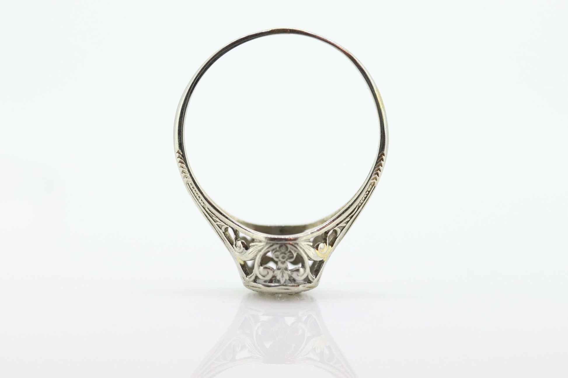 18k Art Deco Diamond ring. 18k White Gold Filigree Ring. Engraved Flower Blossom ring. st(98)