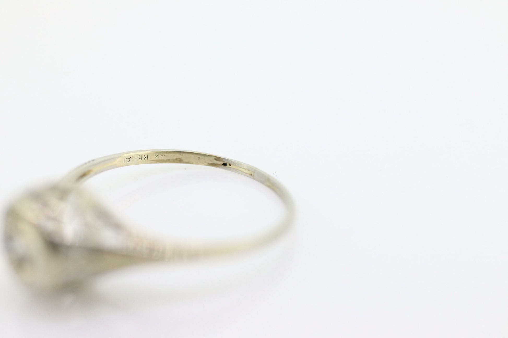 18k Art Deco Diamond ring. 18k White Gold Filigree Ring. Engraved Flower Blossom ring. st(98)