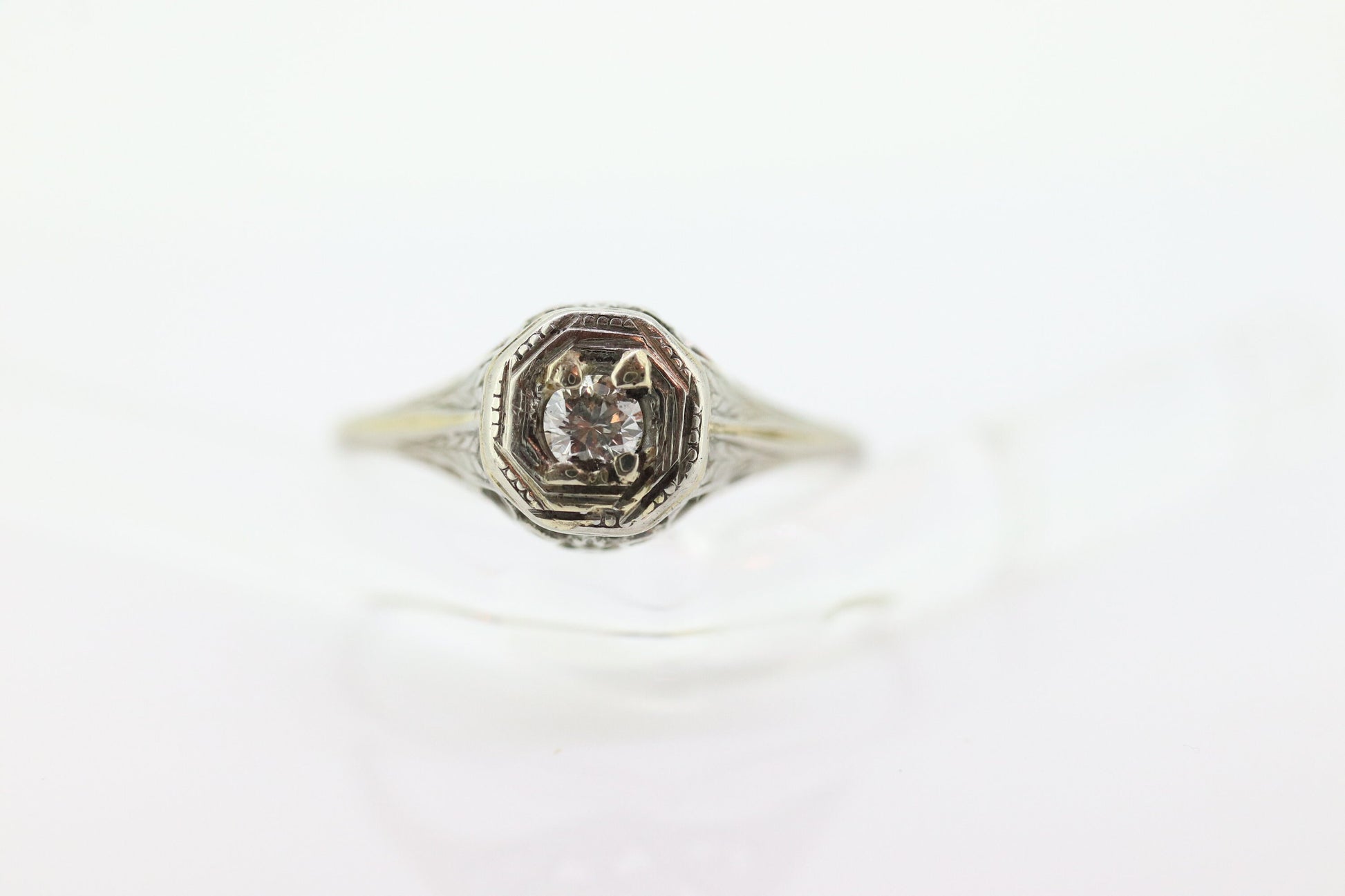 18k Art Deco Diamond ring. 18k White Gold Filigree Ring. Engraved Flower Blossom ring. st(98)