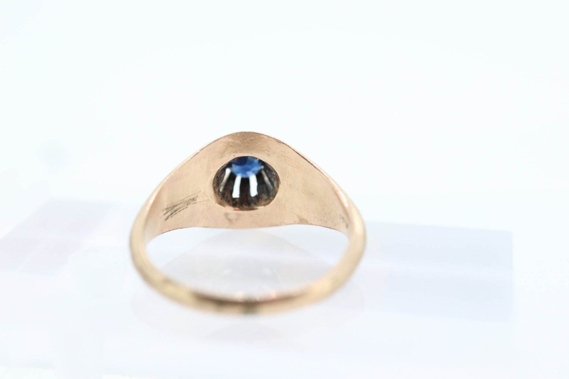 10k Blue Sapphire solitaire belcher setting ring. 10k Victorian Belcher set claw Sapphire wide band. st(98)