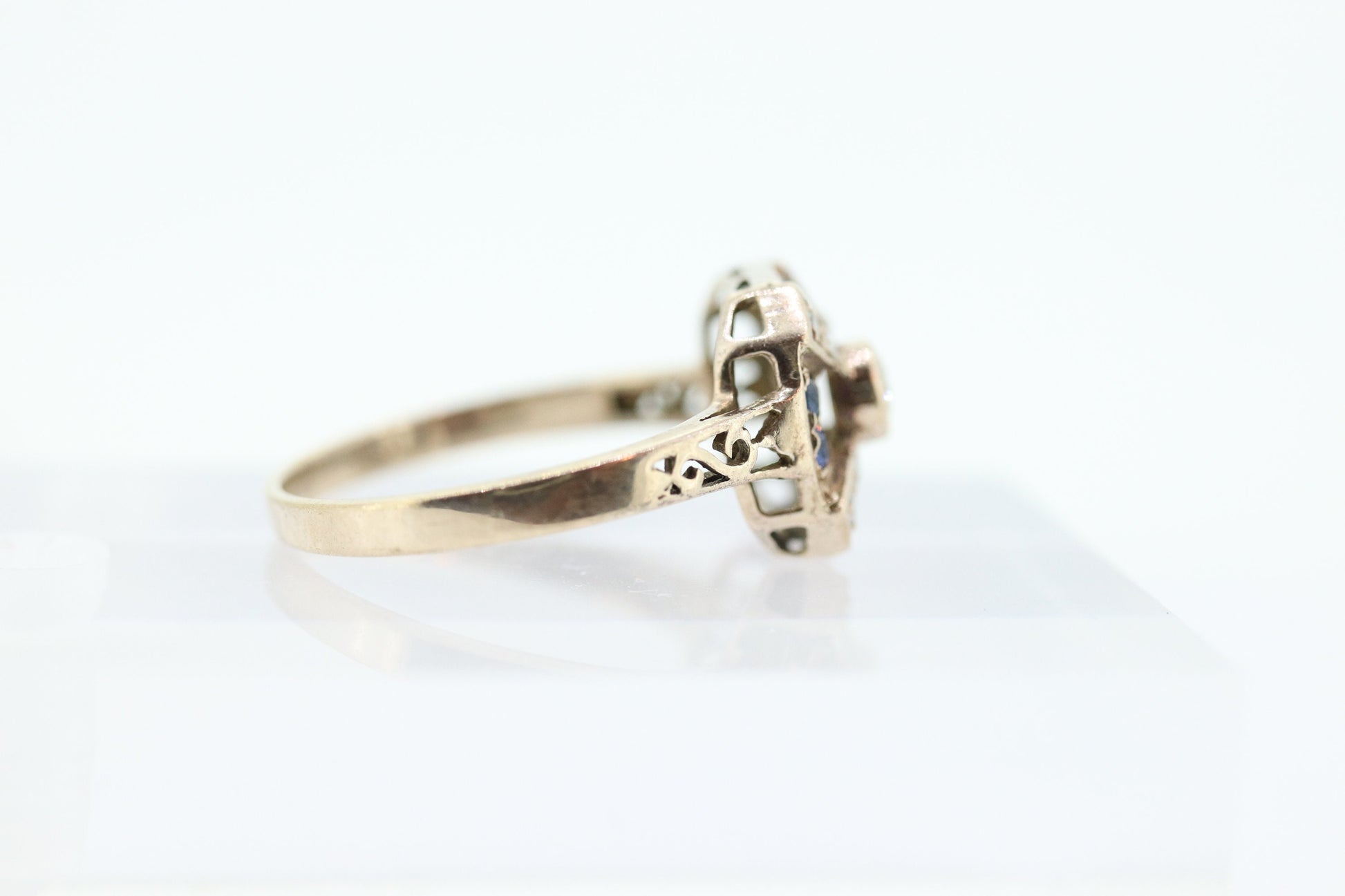Antique ring. 10k diamond and sapphire shield ring. 10k White Gold Art Deco Square Target diamond shield ring. st(196)
