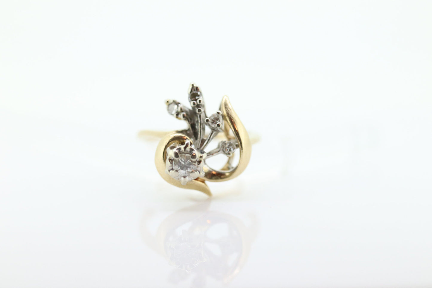 14k Diamond Ring.  Leaf Setting Diamond with accents. Diamond Bow Love Knot ring. Swirl diamond st(55)