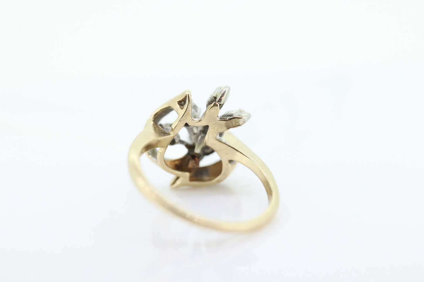 14k Diamond Ring.  Leaf Setting Diamond with accents. Diamond Bow Love Knot ring. Swirl diamond st(55)