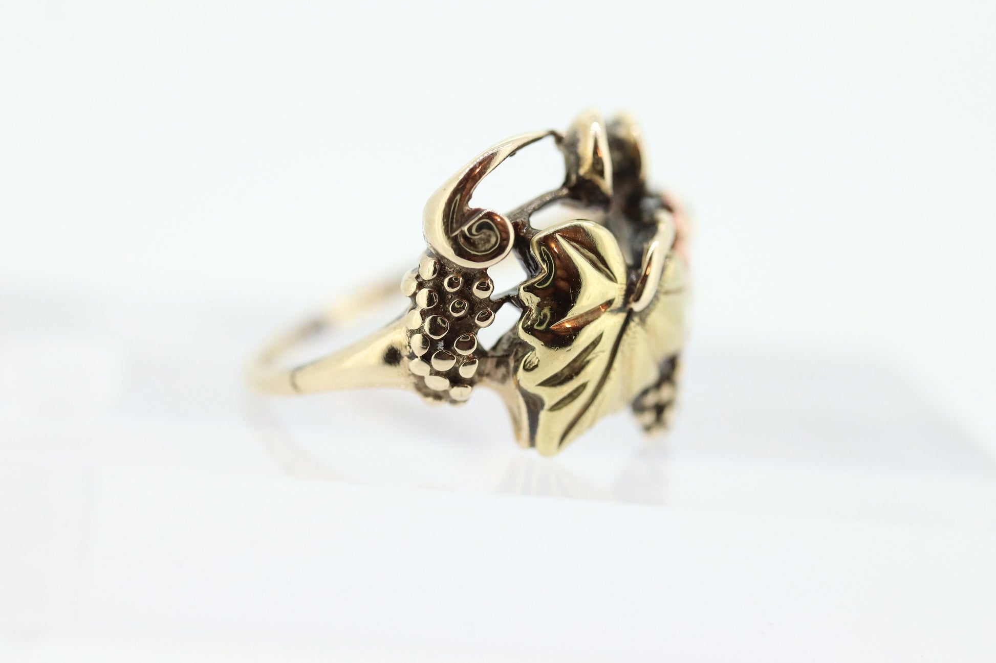 Black Hills Gold Ring. 10k Black Hills Gold wedding band. Vintage Black Hills gold. size 5 stock(60)