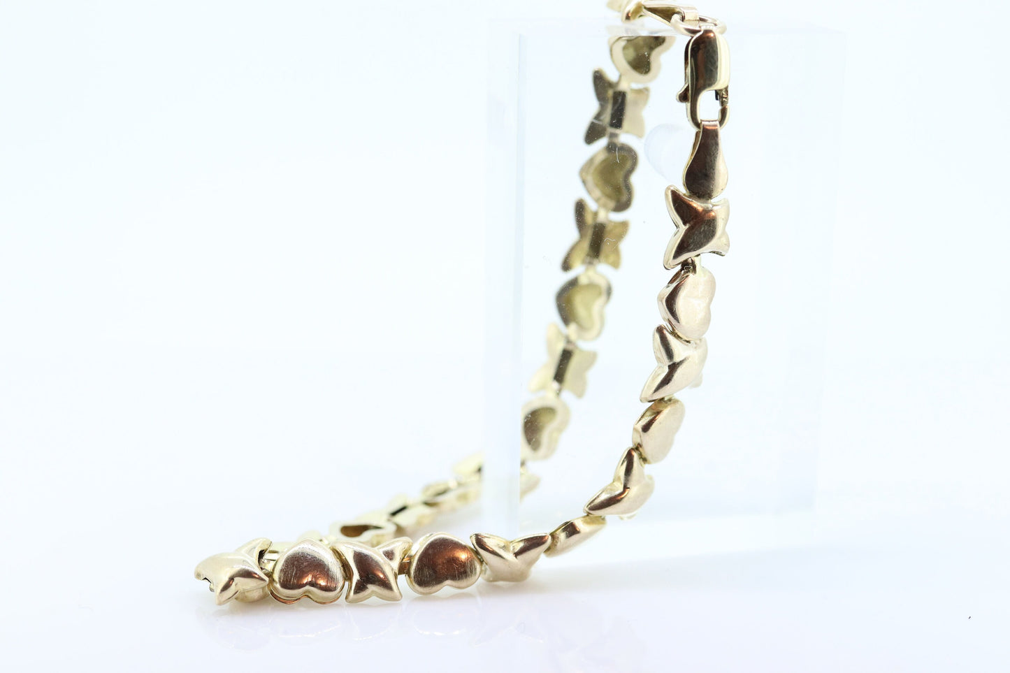 10k XOXO Heart Bracelet. 10k Yellow Gold Kiss Hug Heart XO Bracelet. st(118)