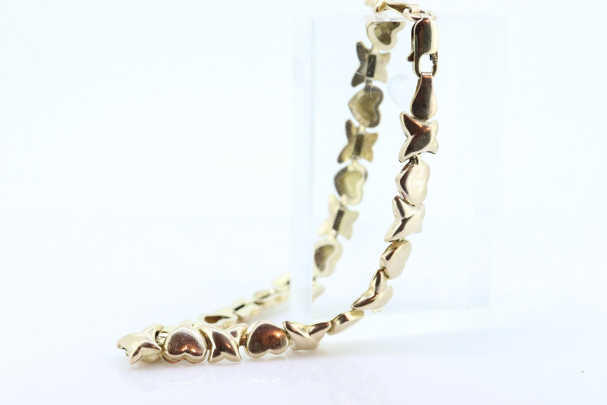 10k XOXO Heart Bracelet. 10k Yellow Gold Kiss Hug Heart XO Bracelet.  st(118)