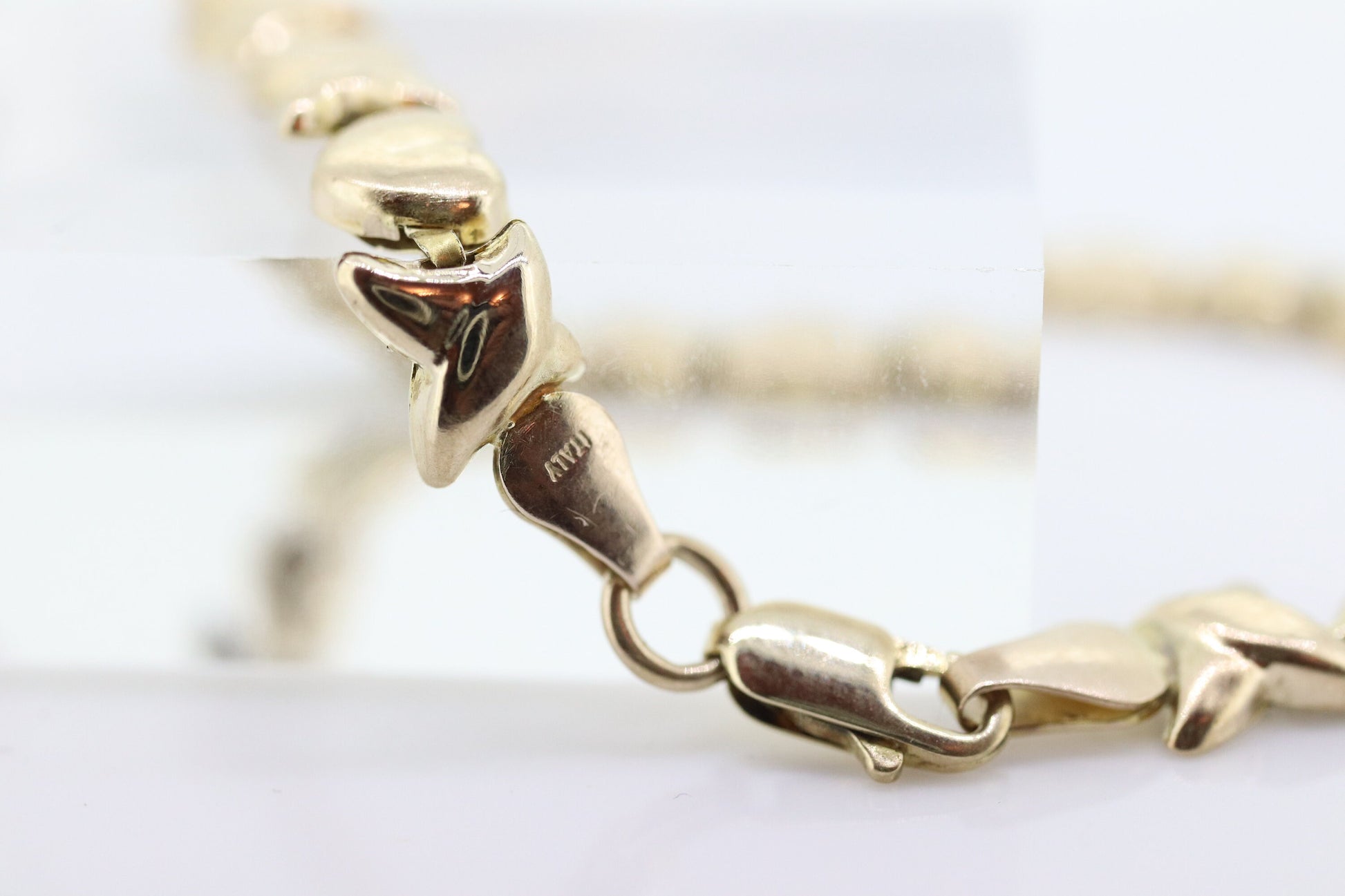10k XOXO Heart Bracelet. 10k Yellow Gold Kiss Hug Heart XO Bracelet.  st(118)