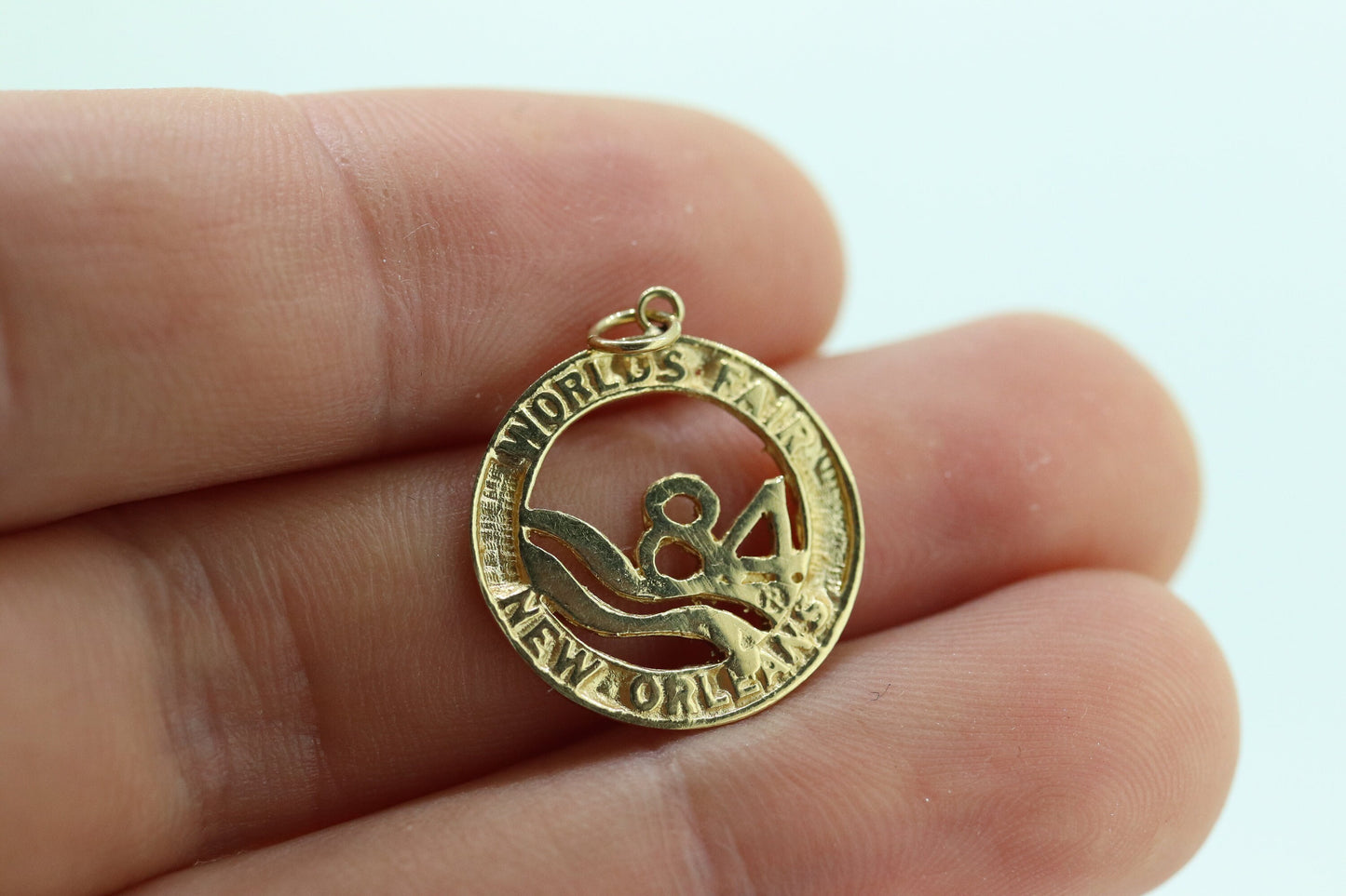 14k World FAIR 1984 New Orleans Medallion Pendant. 1984 New Orleans World Fair Commemorative Pendant. sst(90)