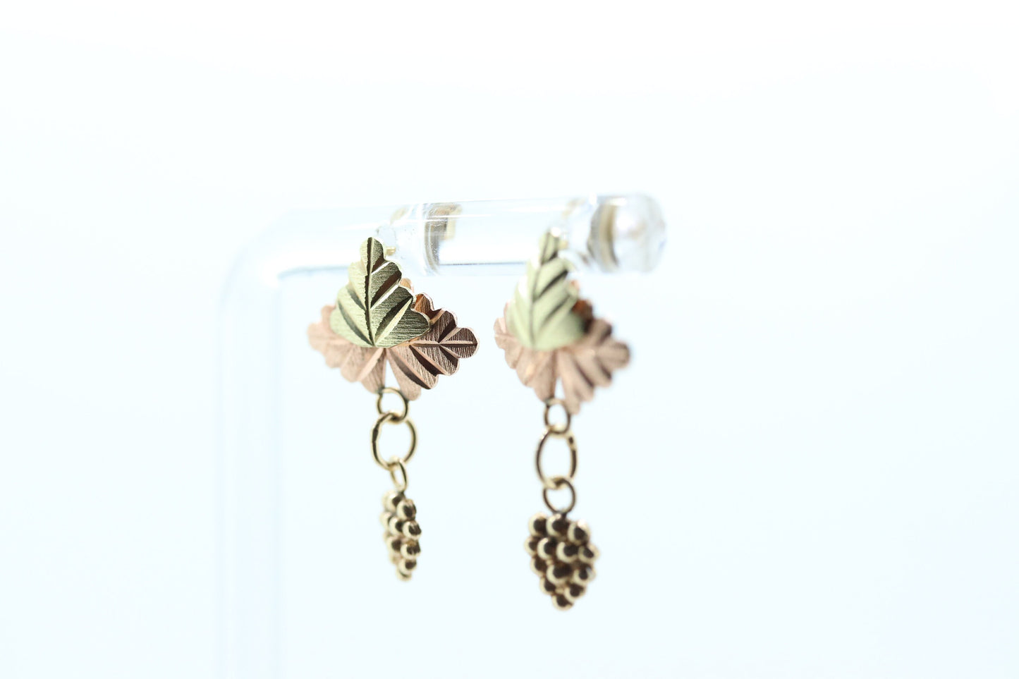 Black Hills Gold Dangle earrings. Black Hills Vine Leaves Dangle earrings st(30)