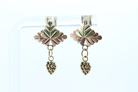 Black Hills Gold Dangle earrings. Black Hills Vine Leaves Dangle earrings st(30)