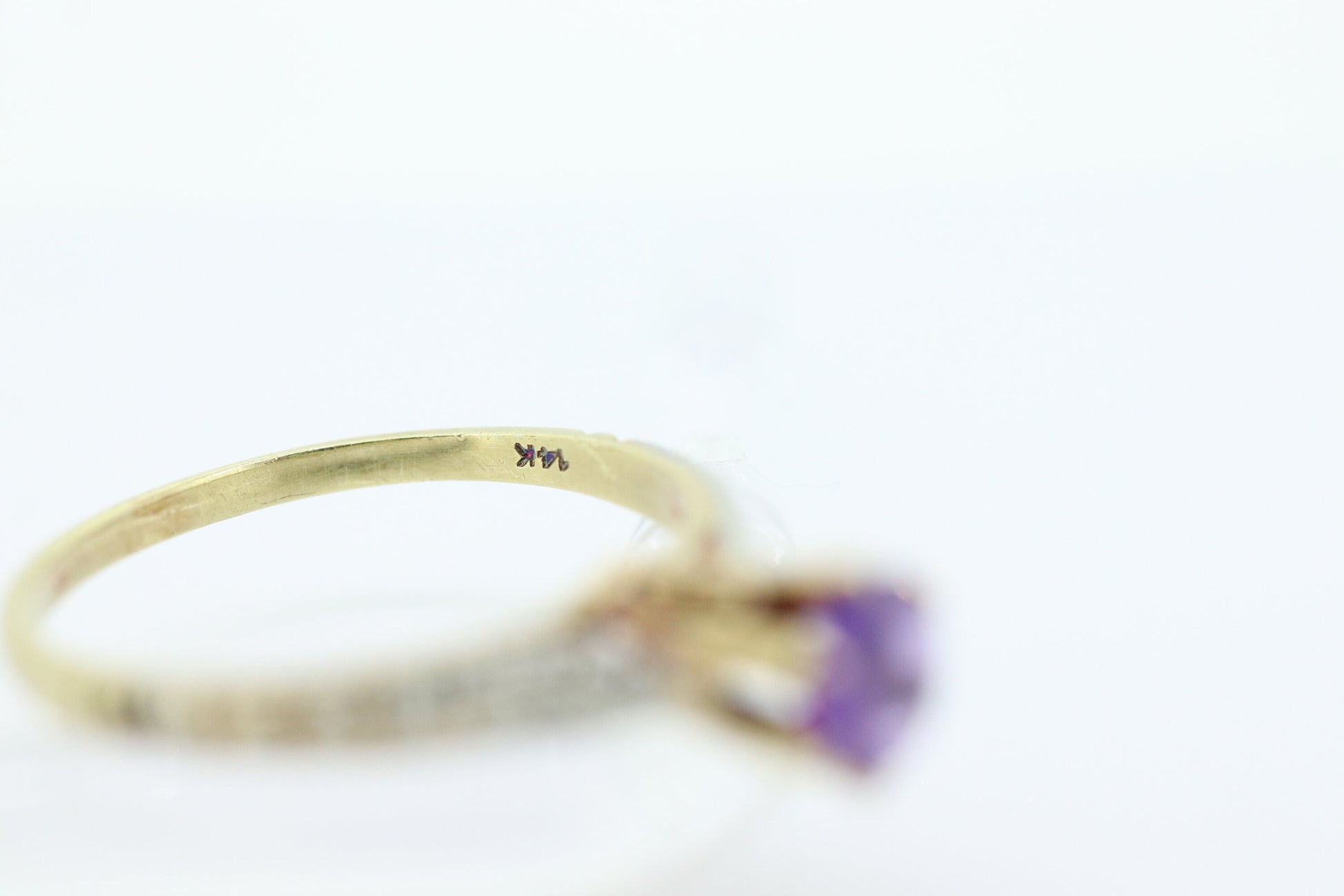 Art Deco Amethyst Ring. 14k Gold Filigree Design. Engagement Ring from Art Deco 1920 Era. High Cathedral setting. st(63)